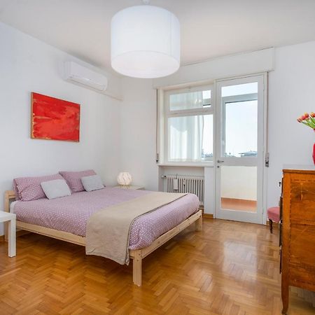 Udine Viale Venezia Huge Red Apartment Exterior photo