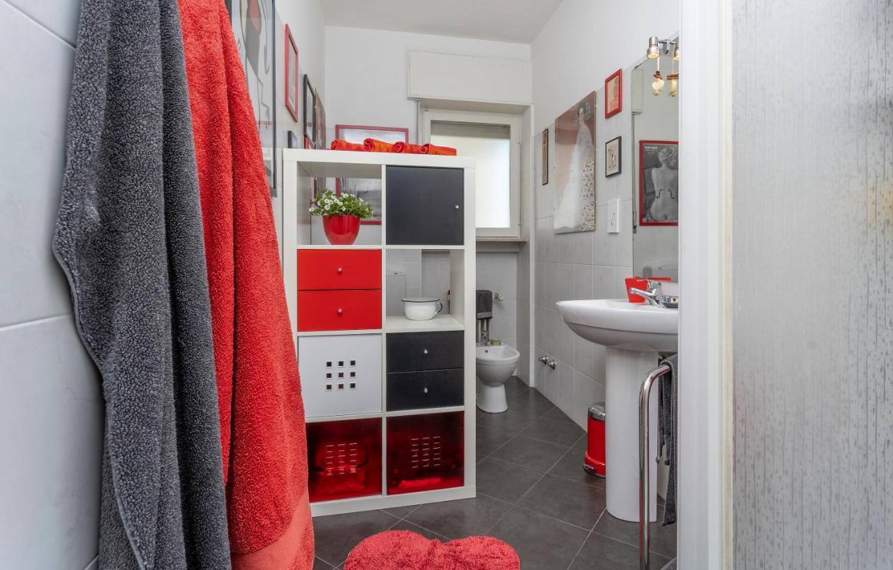 Udine Viale Venezia Huge Red Apartment Exterior photo