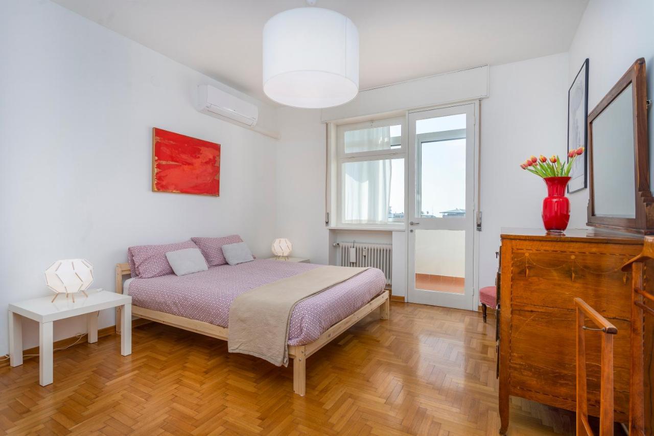 Udine Viale Venezia Huge Red Apartment Exterior photo