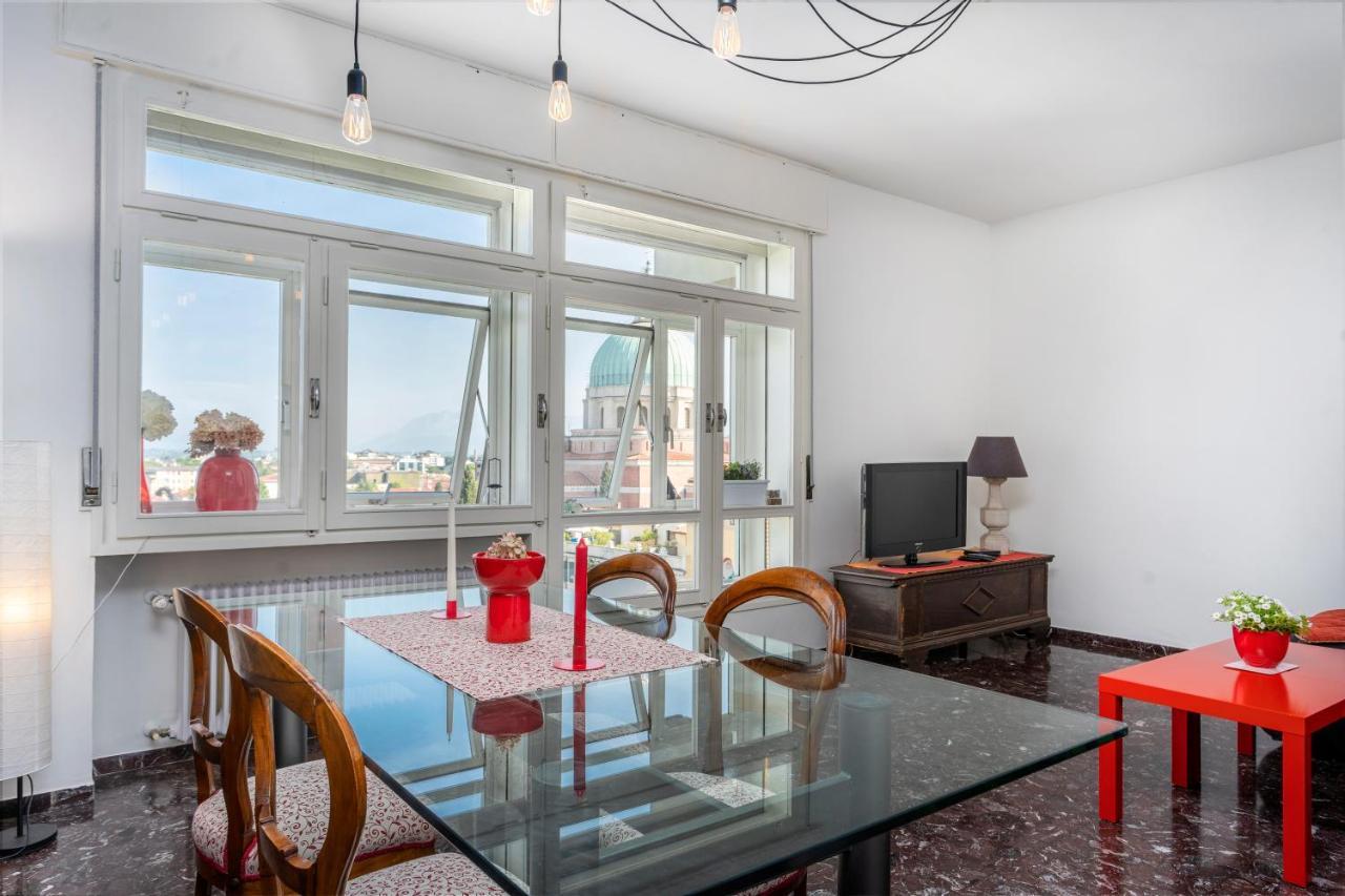 Udine Viale Venezia Huge Red Apartment Exterior photo