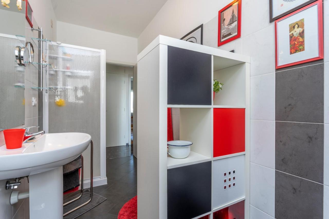 Udine Viale Venezia Huge Red Apartment Exterior photo